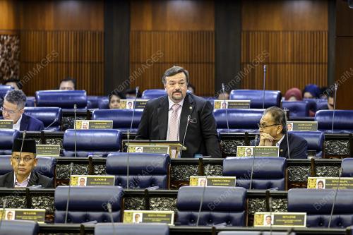 SENATOR DATUK SERI AMIR HAMZAH AZIZAN
