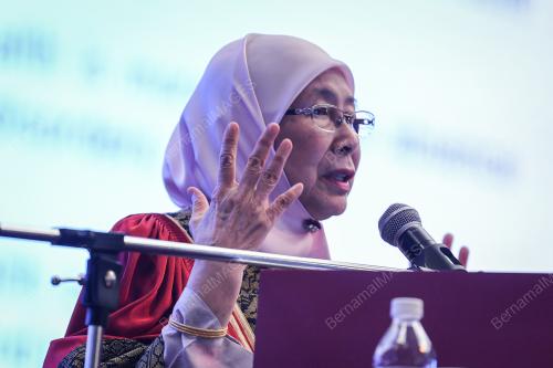 DATUK SERI DR WAN AZIZAH WAN ISMAIL
