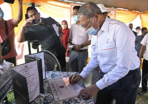 DATUK SERI MUSTAPA MOHAMED