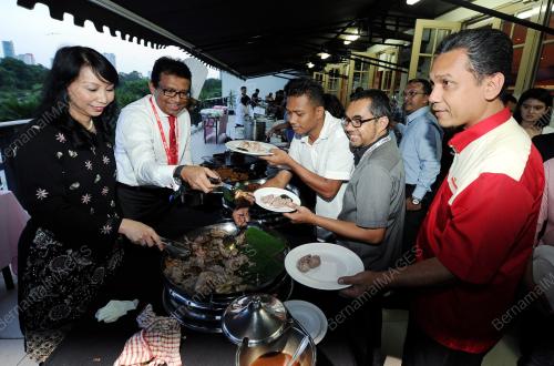 KL53_10072014_BUKA_PUASA