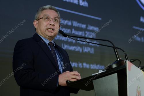 DATUK SERI DR ADHAM BABA