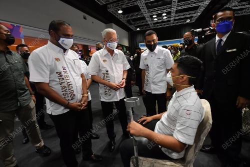 DATUK SERI ISMAIL SABRI YAAKOB