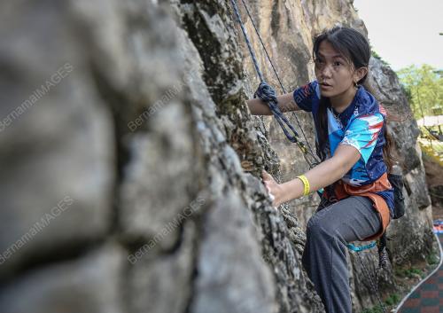 ROCK CLIMBING GUA DAMAI