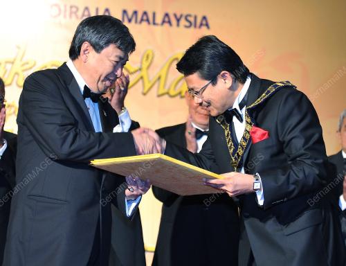 SULTAN SHARAFUDDIN IDRIS SHAH