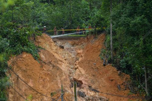 TANAH RUNTUH TAMAN MELAWATI
