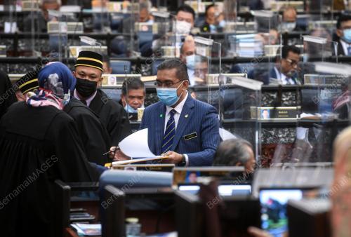 PERSIDANGAN PARLIMEN PENGGAL KETIGA