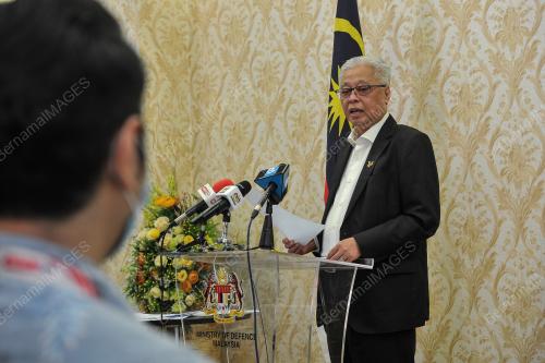 DATUK SERI ISMAIL SABRI YAAKOB