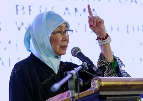 DATUK SERI DR WAN AZIZAH WAN ISMAIL