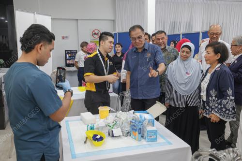DATUK SERI DR DZULKEFLY AHMAD