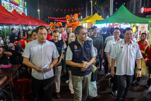 DATUK SERI DR DZULKEFLY AHMAD