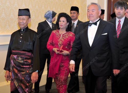 KL53_18042012_AGONG