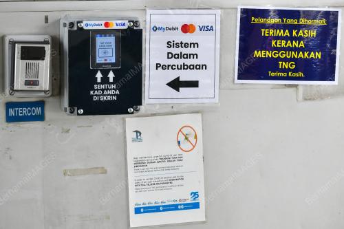 PENGGUNAAN KAD DEBIT DI PLAZA TOL