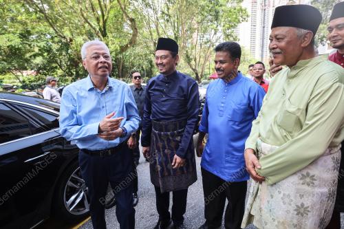 DATUK SERI ISMAIL SABRI YAAKOB