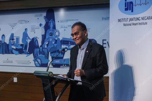 DATUK SERI DR DZULKEFLY AHMAD