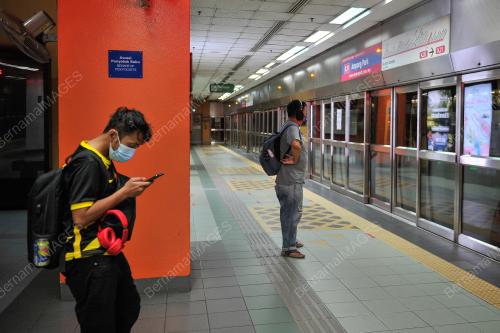 PENGGUNA LRT