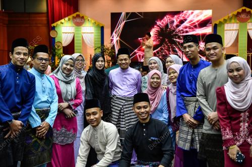 NIK NAZMI NIK AHMAD