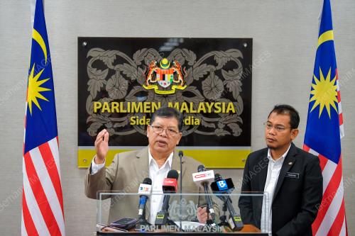 TAN SRI JOHARI ABDUL