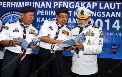 KL53_28082014_PENGAKAP