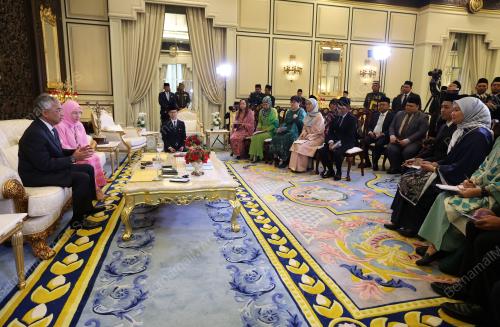 AL-SULTAN ABDULLAH RI'AYATUDDIN AL-MUSTAFA BILLAH SHAH