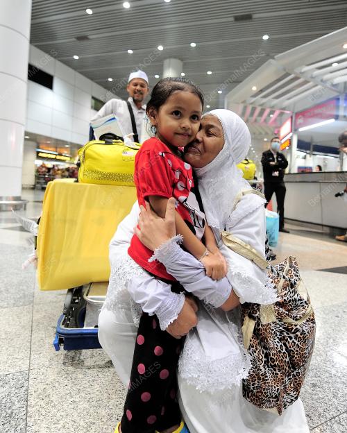 KL53_29092015_HAJI