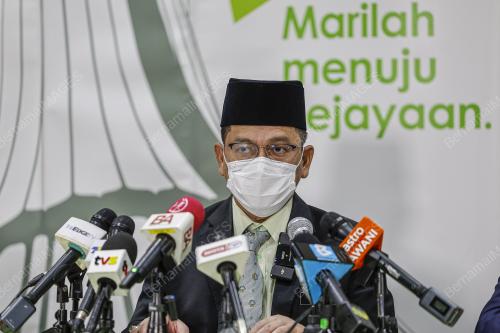 DATUK DR MOHD NA'IM MOKHTAR