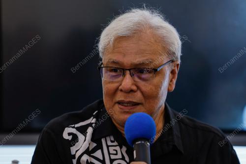 DATUK KAMIL OTHMAN