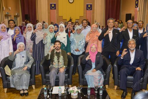 DATUK SERI DR MOHD UZIR MAHIDIN