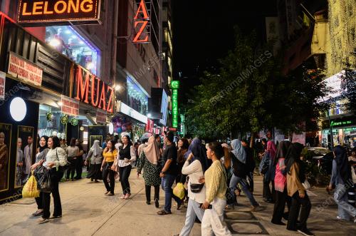 TINJAUAN ORANG RAMAI MEMBELI BELAH