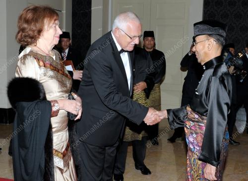 KL54_05072012_AGONG