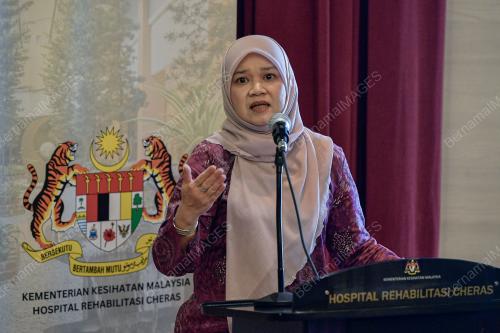 FADHLINA SIDEK