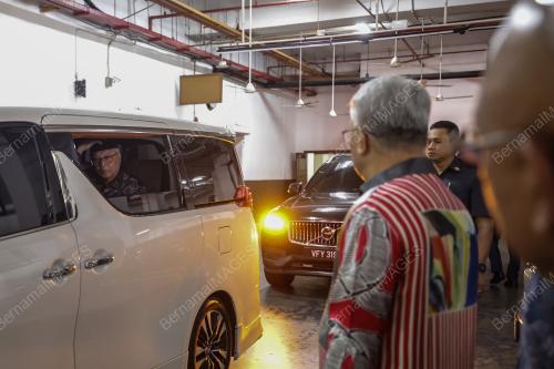 DATUK SERI ISMAIL SABRI YAAKOB