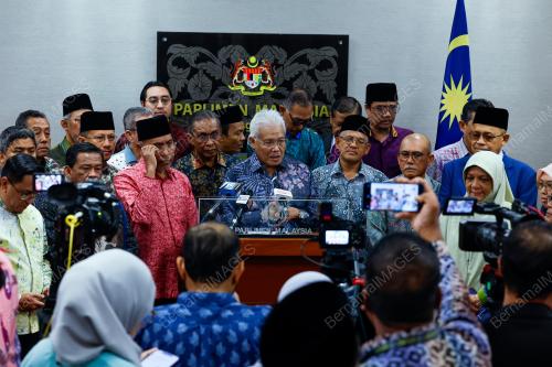 DATUK SERI HAMZAH ZAINUDIN