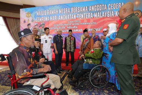 TAN SRI AFFENDI BUANG