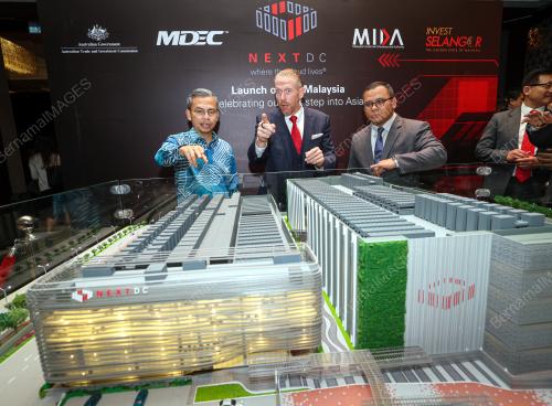 PELANCARAN PUSAT DATA NEXTDC KL1