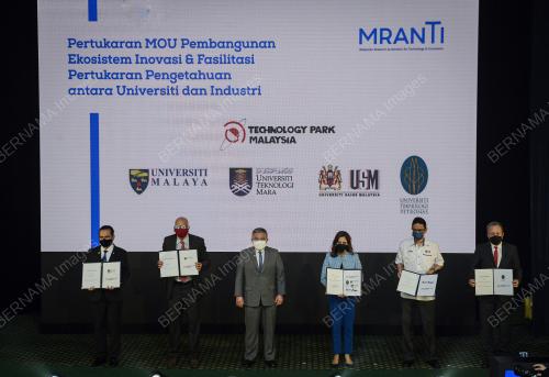 DATUK SERI DR ADHAM BABA