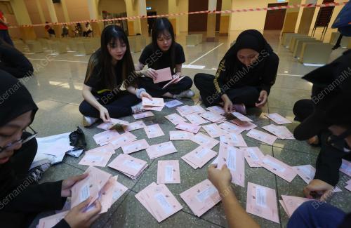 PROSES PENGASINGAN UNDI POS DARI LUAR NEGARA