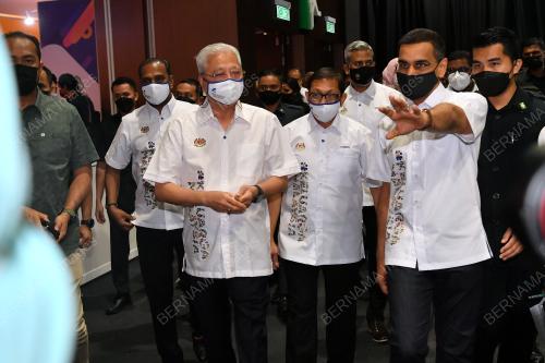 DATUK SERI ISMAIL SABRI YAAKOB