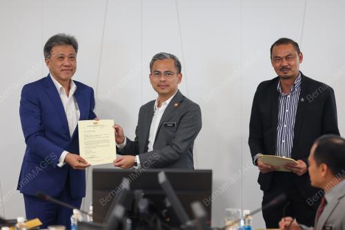 FAHMI FADZIL