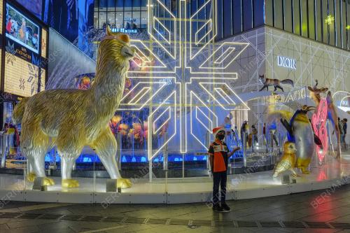LARANGAN SAMBUTAN HARI KRISMAS DAN TAHUN BARU SECARA BESAR-BESARAN