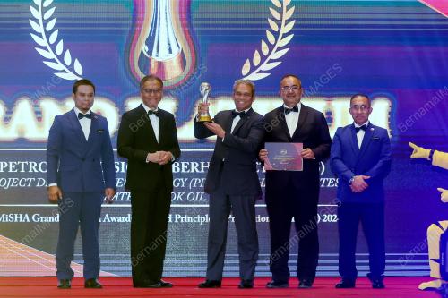 DATUK SERI DR DZULKEFLY AHMAD
