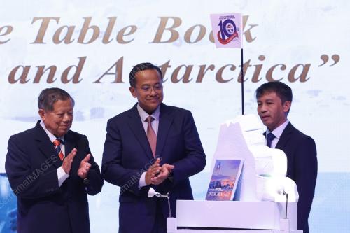 DATUK SERI DR AHMAD SAMSURI MOKHTAR