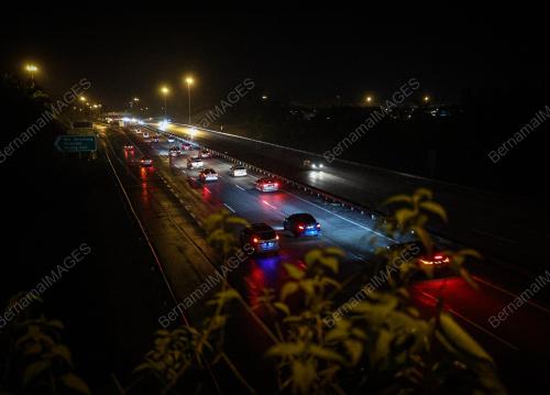 TINJAUAN ALIRAN TRAFIK BALIK RAYA