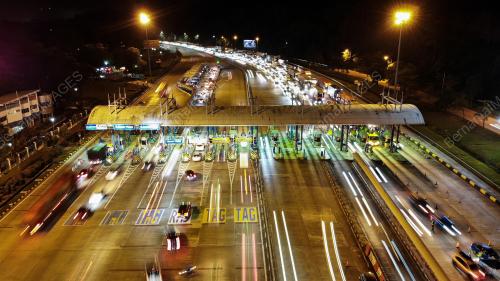 TINJAUAN TRAFIK DI TOL GOMBAK