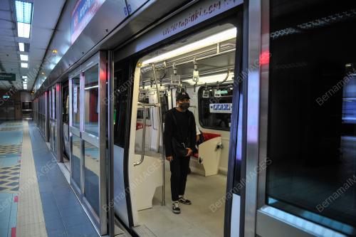PENGGUNA LRT