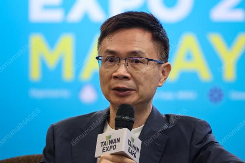JAMES C F HUANG