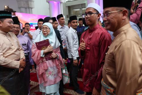 DATUK SERI WAN AZIZAH WAN ISMAIL