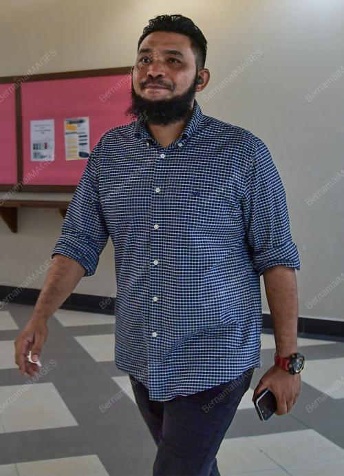 MUHAMMAD AZRI WAN DERIS