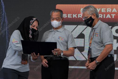 TAN SRI MUHYIDDIN YASSIN