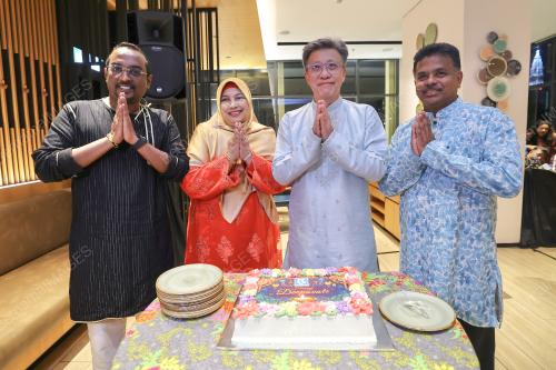 MAJLIS MAKAN MALAM DEEPAVALI WARGA BERNAMA