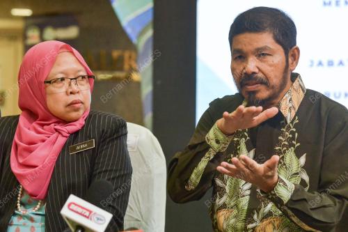 DATUK SERI DR MOHD UZIR MAHIDIN